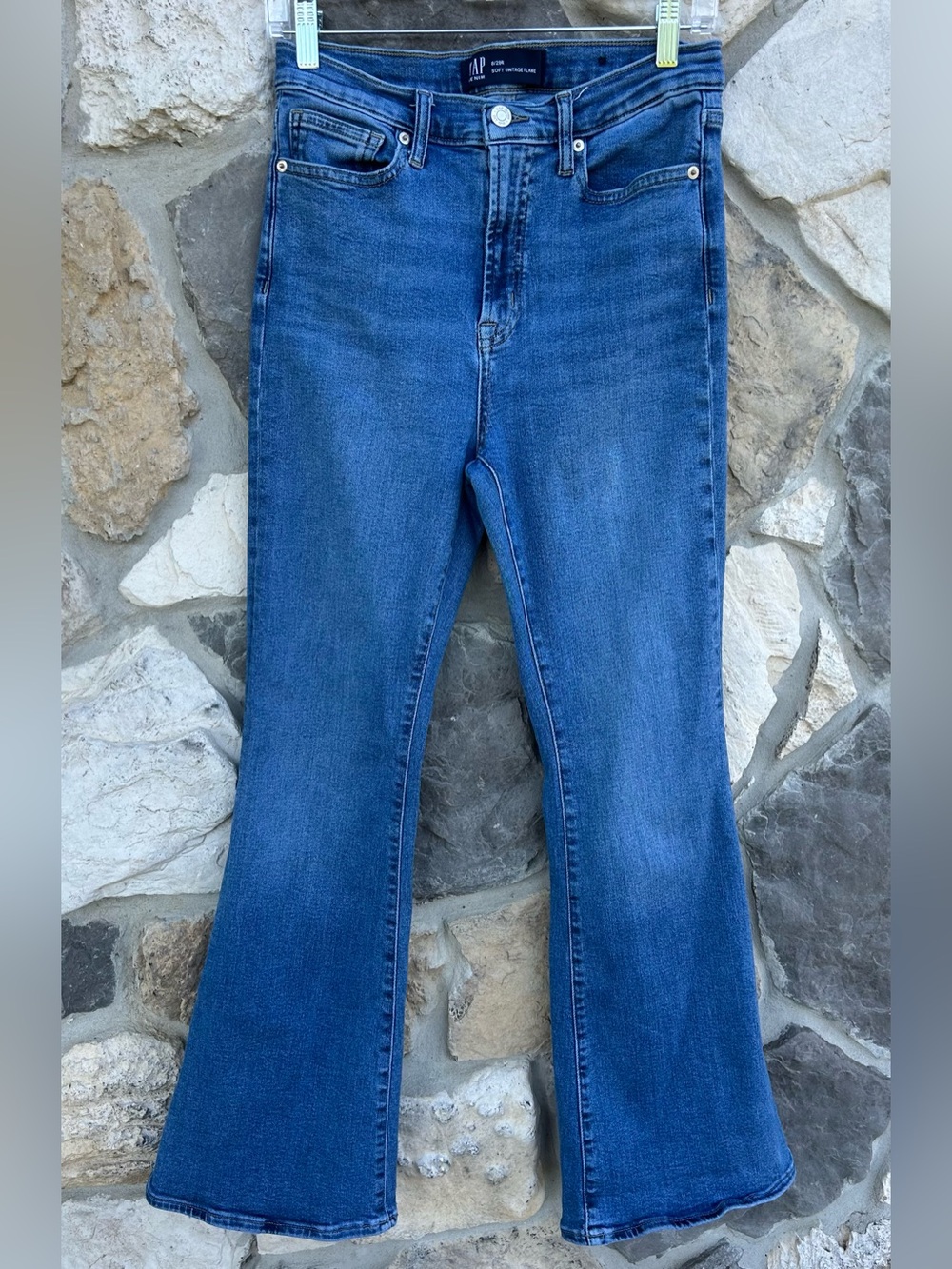 GAP Soft Vintage Flare Jeans Size 9/28 Mid Rise Medium Wash Denim Closet Staple